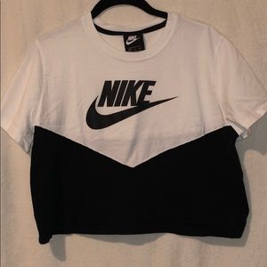 Oversized cropped nike shirt